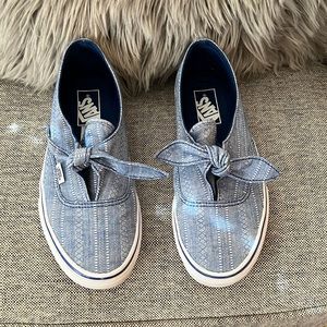 Women’s size 7.5 knotted true blue vans
